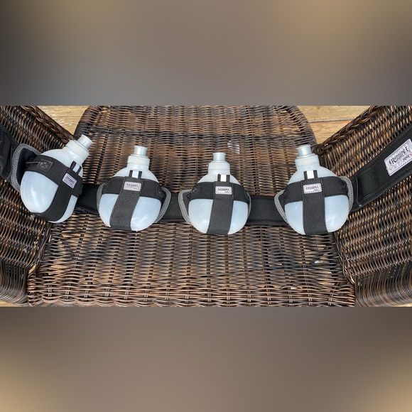 Running room 4 pack 7 ounce bottles hydration belt
PREOWNED/used once - Picture 2 of 8